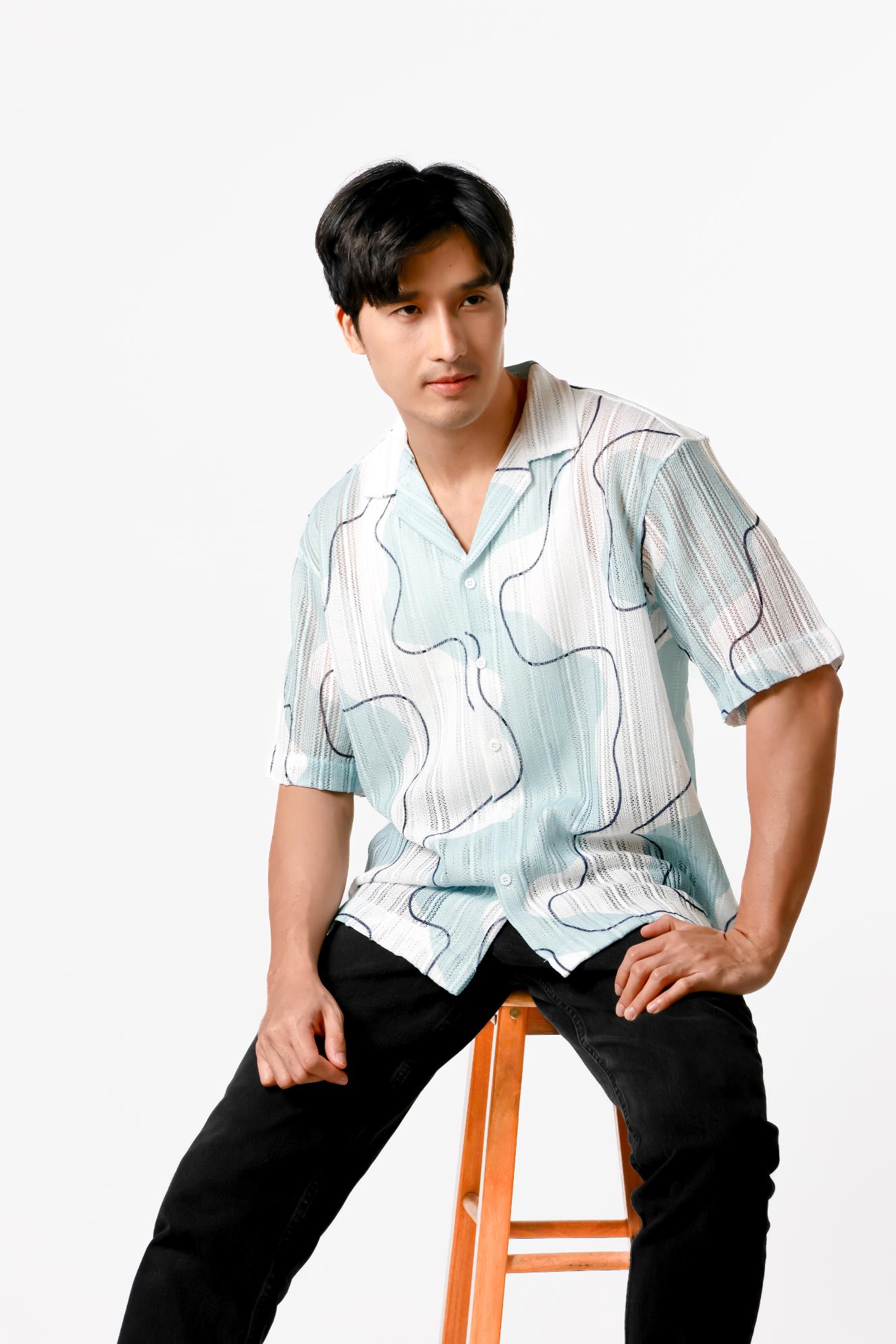 Abstract Line Open Collar Polo – Sky