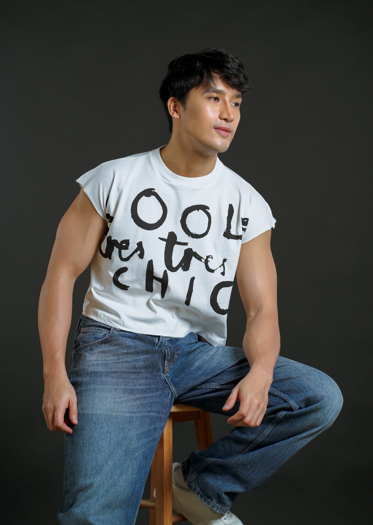 Très Chic Cropped Muscle Tee – White