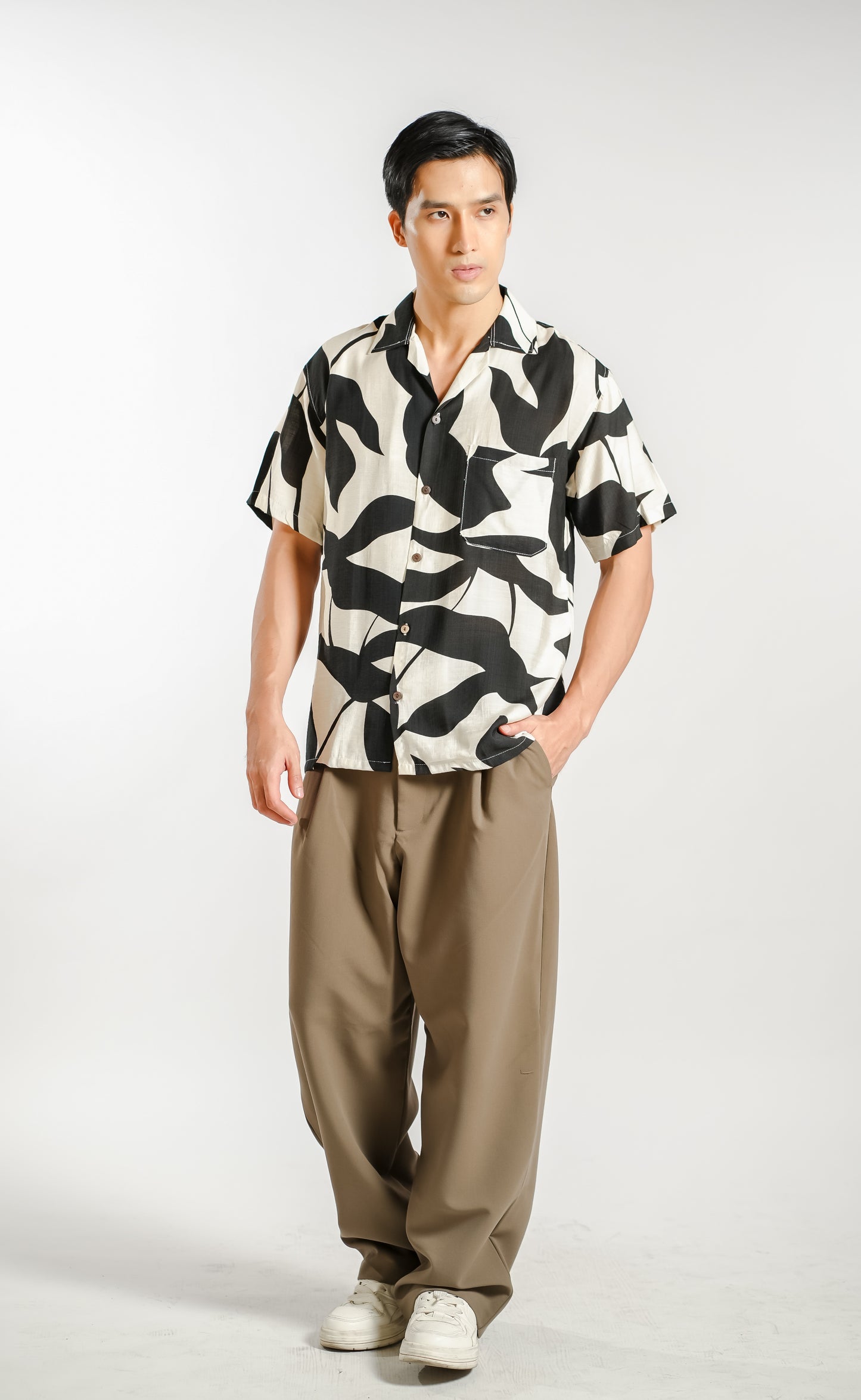 Monochrome Botanical Resort Shirt in Ivory - Slim