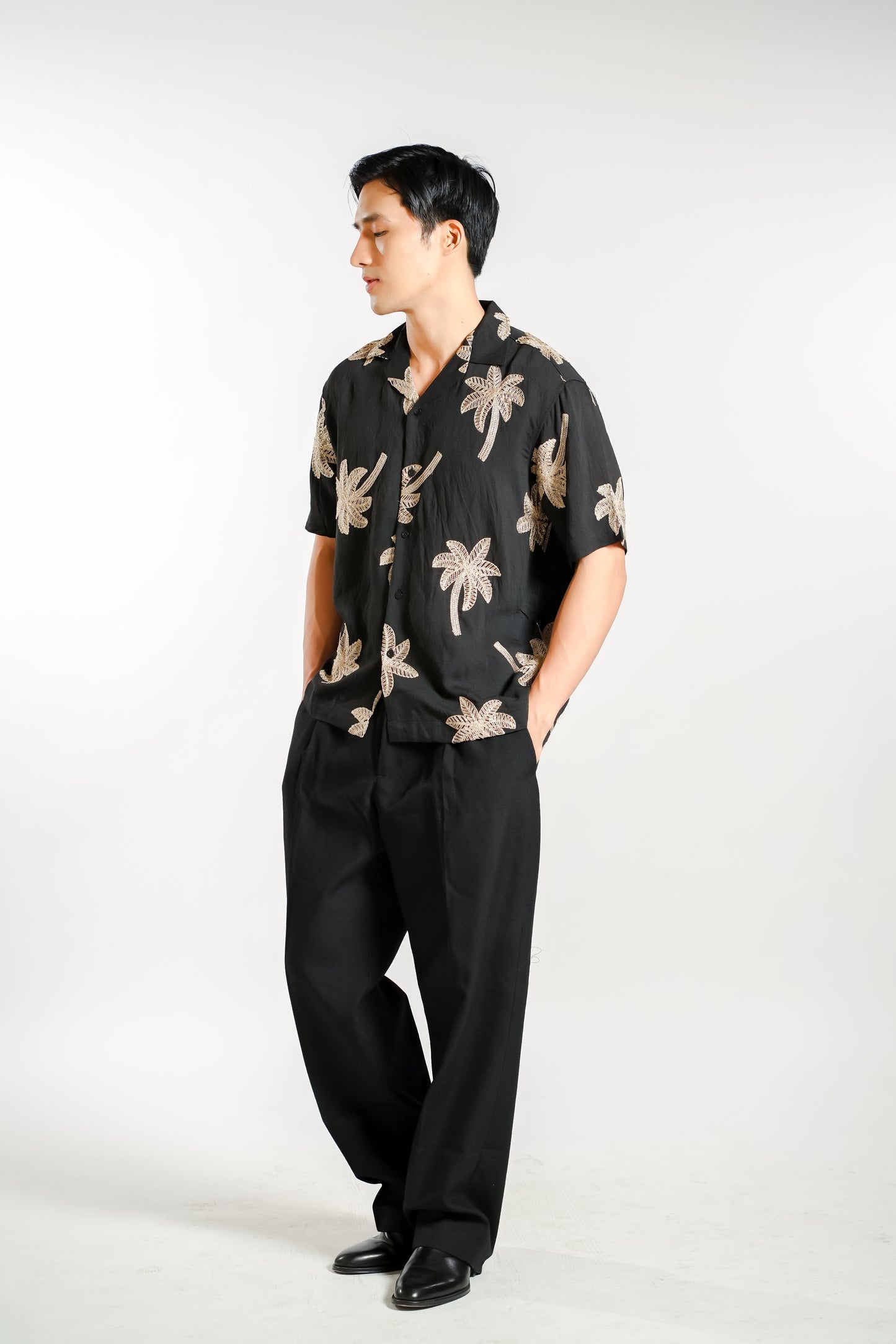 Palm Embroidery Resort Shirt in Black