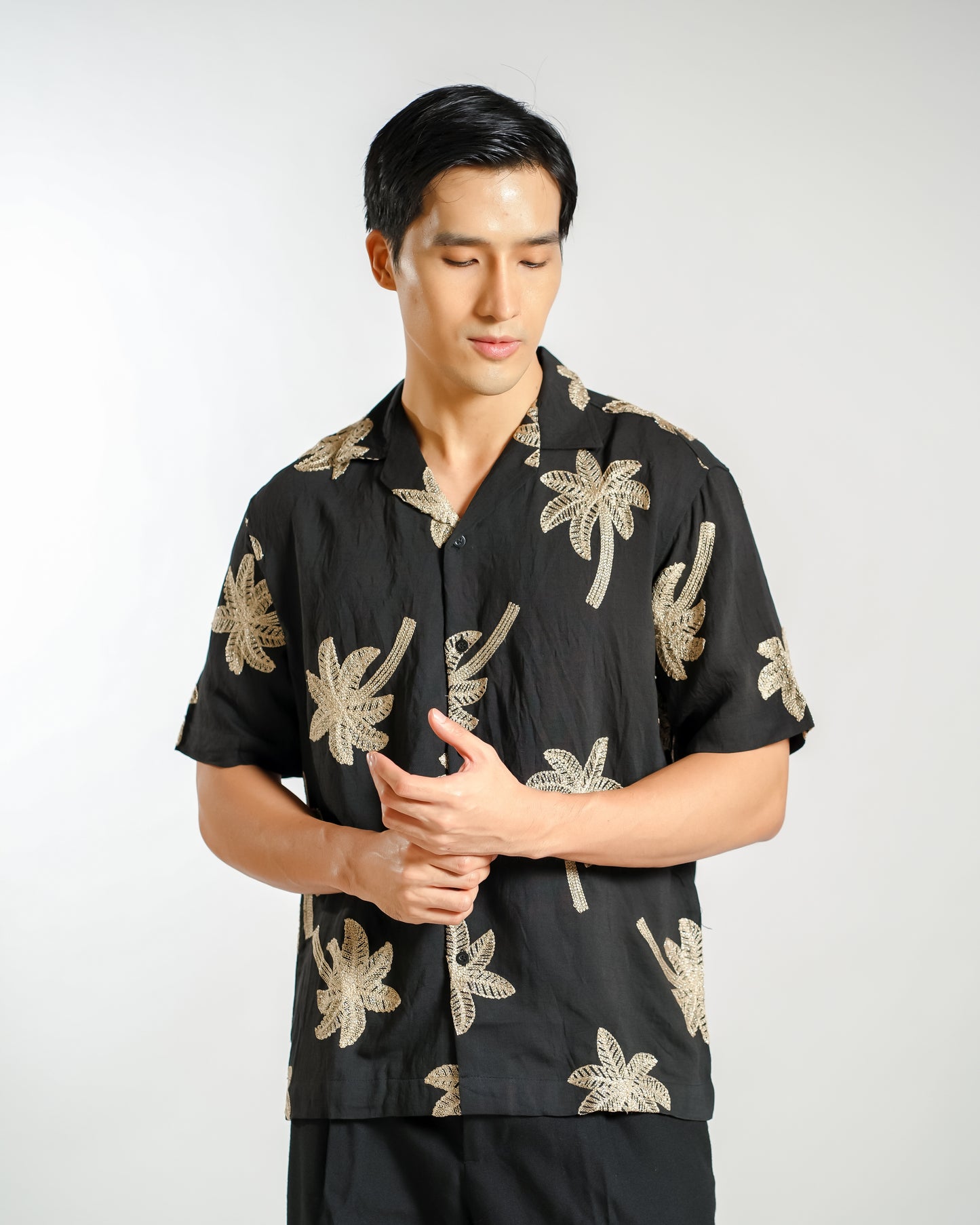 Palm Embroidery Resort Shirt in Black