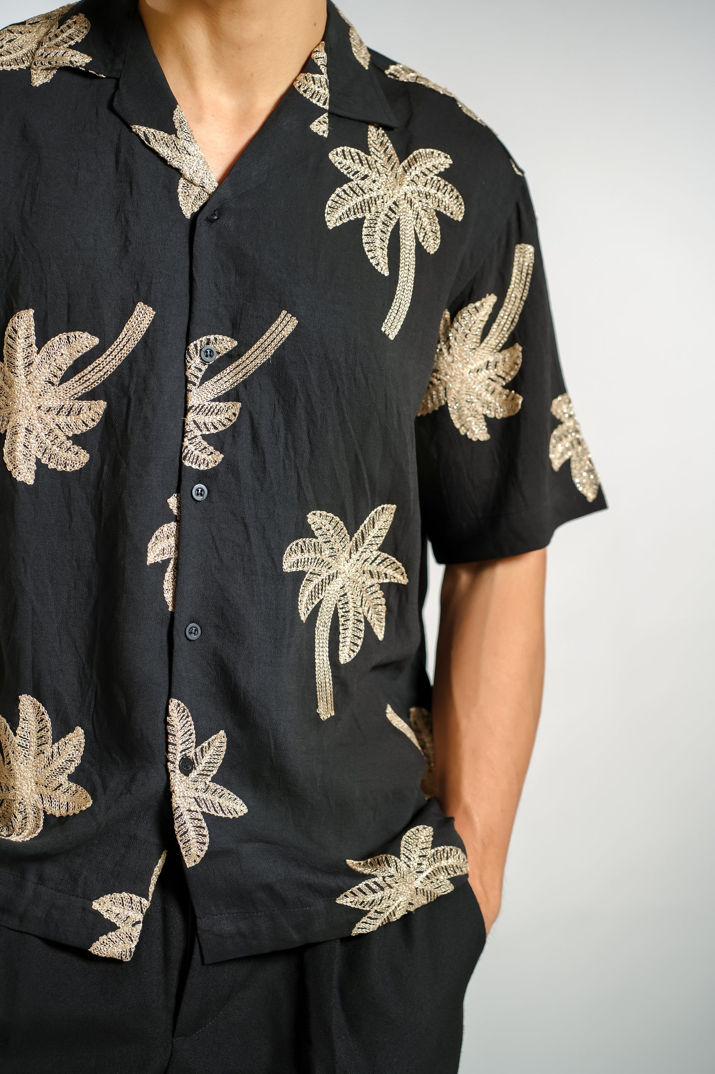 Palm Embroidery Resort Shirt in Black
