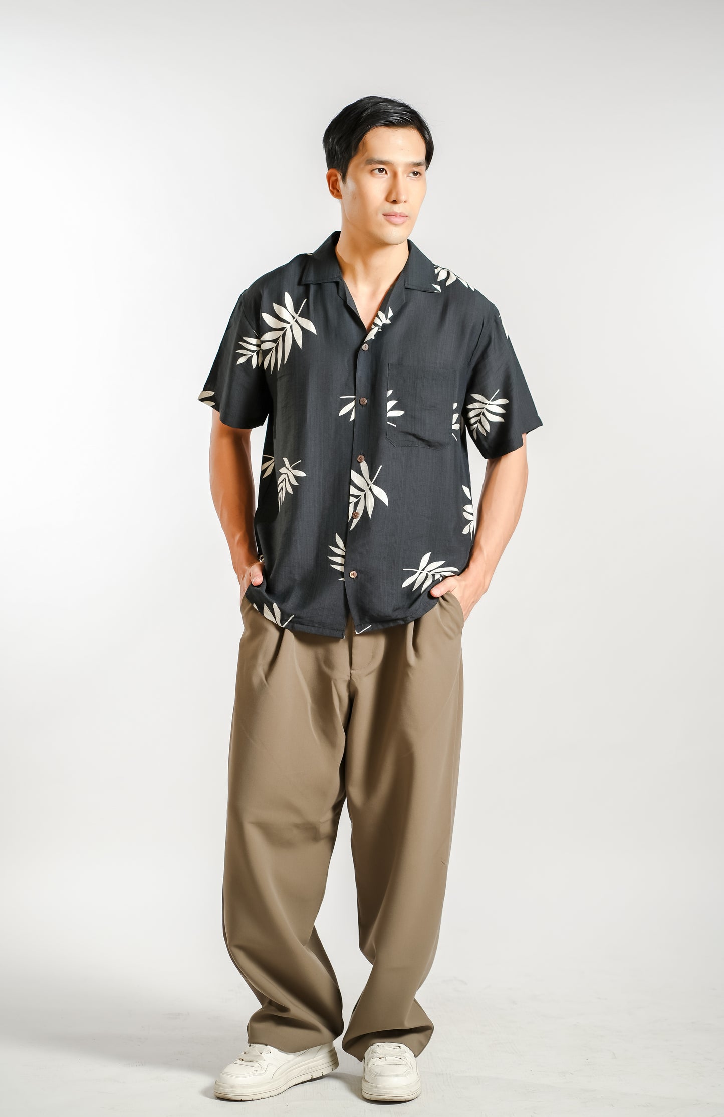 Palm Leaf Resort Shirt in Charcoal - Slim