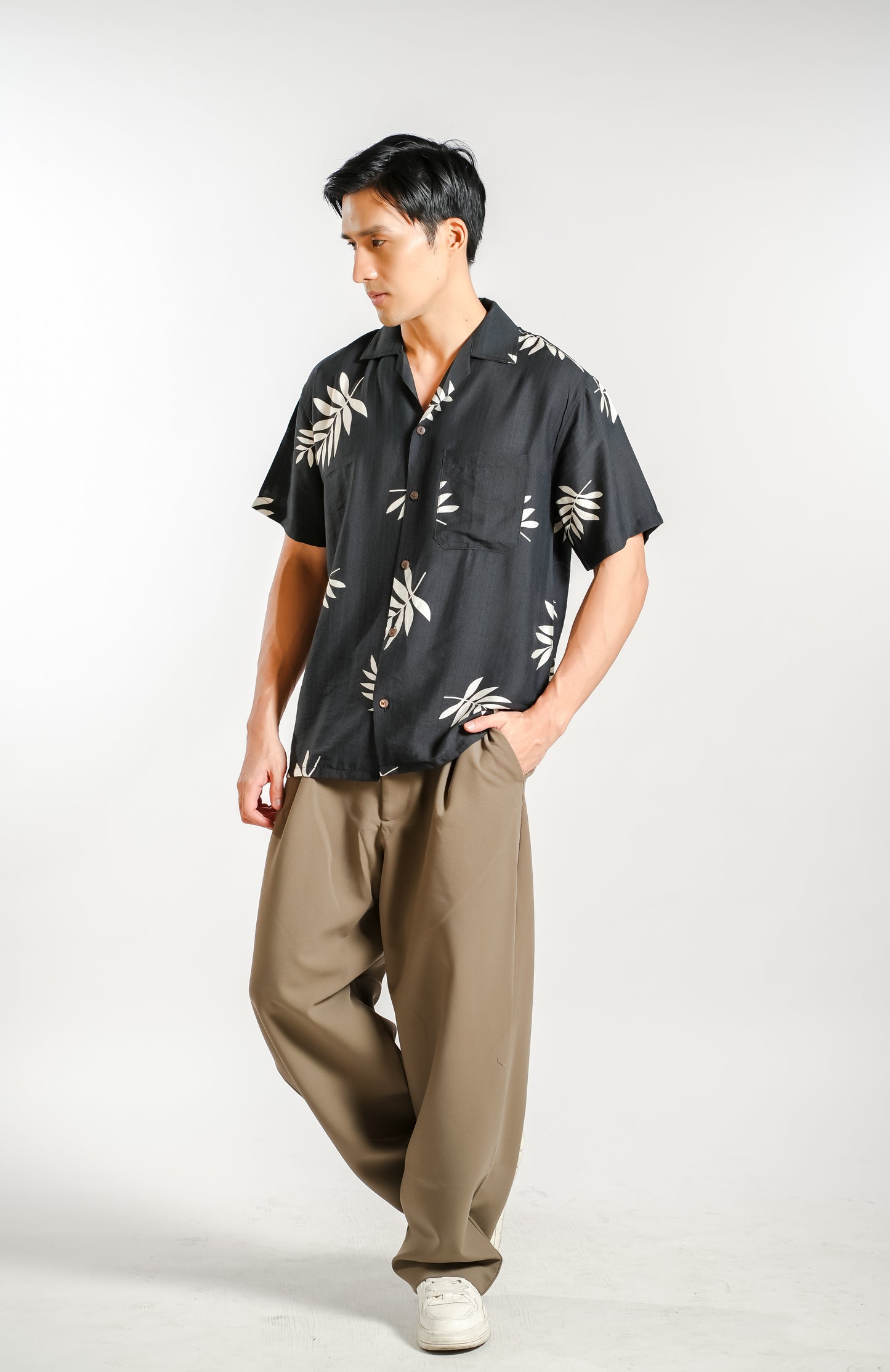 Palm Leaf Resort Shirt in Charcoal - Slim