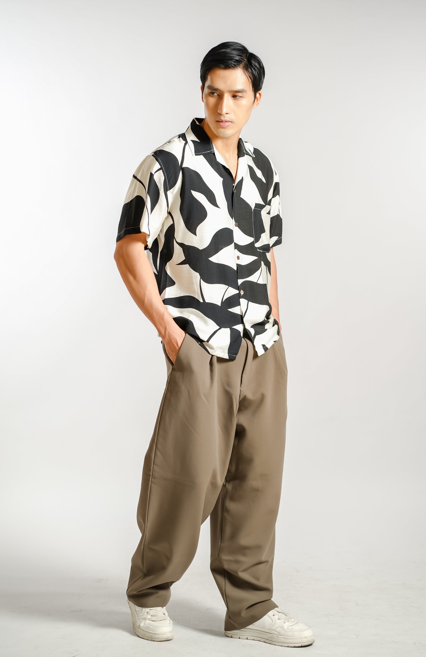 Monochrome Botanical Resort Shirt in Ivory - Slim