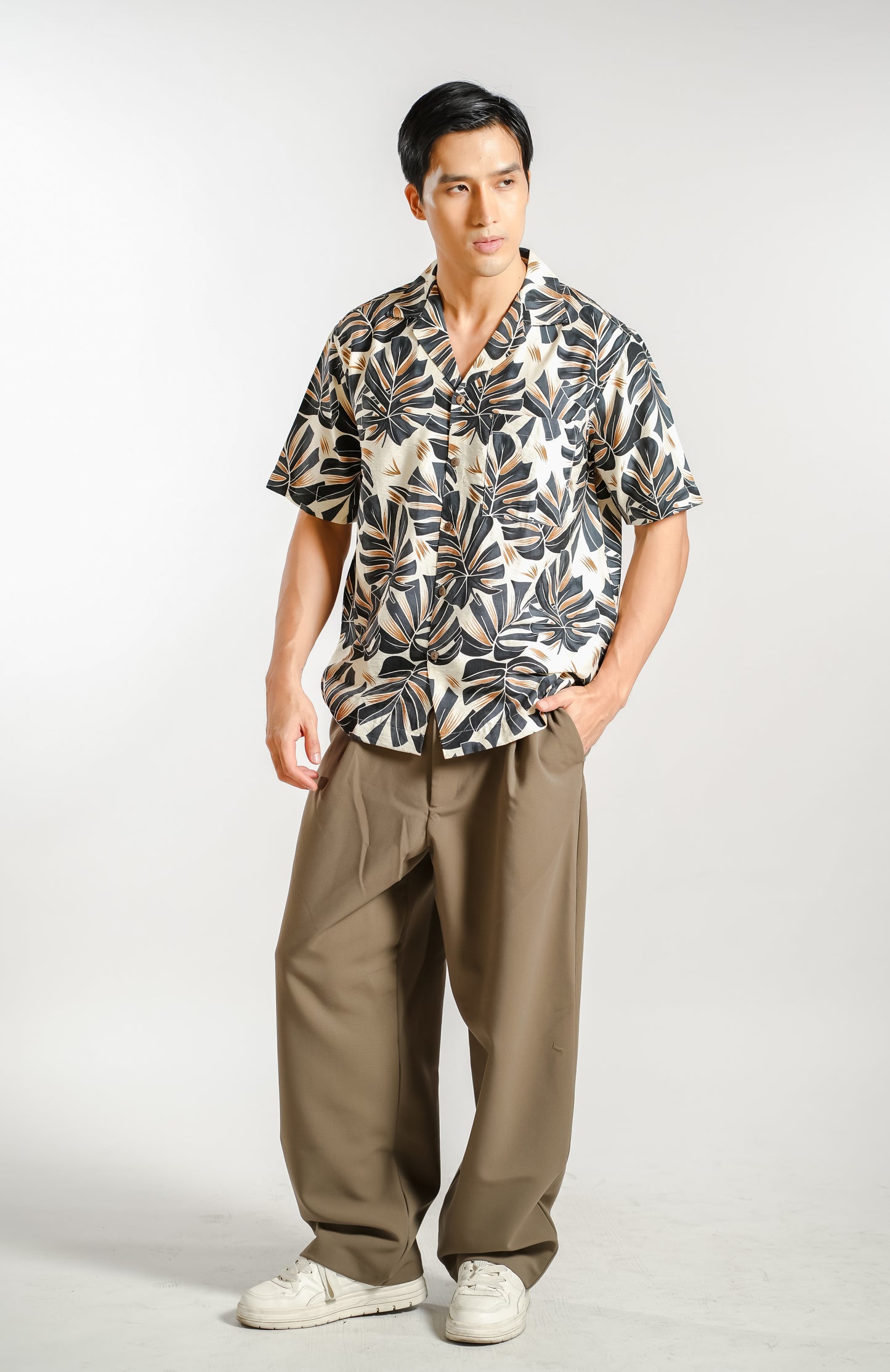 Monstera Resort Shirt in Stone